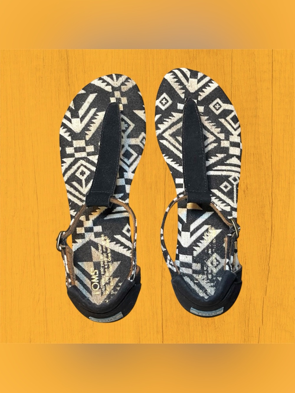 TOMS Playa Aztec Thong Flat Sandals Black White Tribal Print Ankle Strap - SZ 9